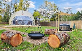 Luxury Dome With Private Wood-Fired Hot Tub